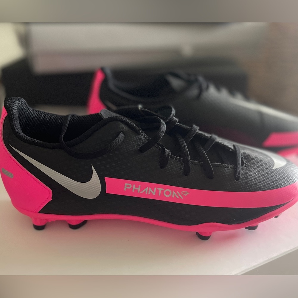 Size 5/EU size 37.5 New, never worn, pink & black Nike Phantom GT Club MG cleats